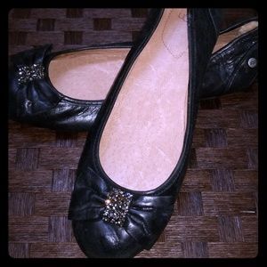 Like New beautiful, comfortable and warm UGG flats